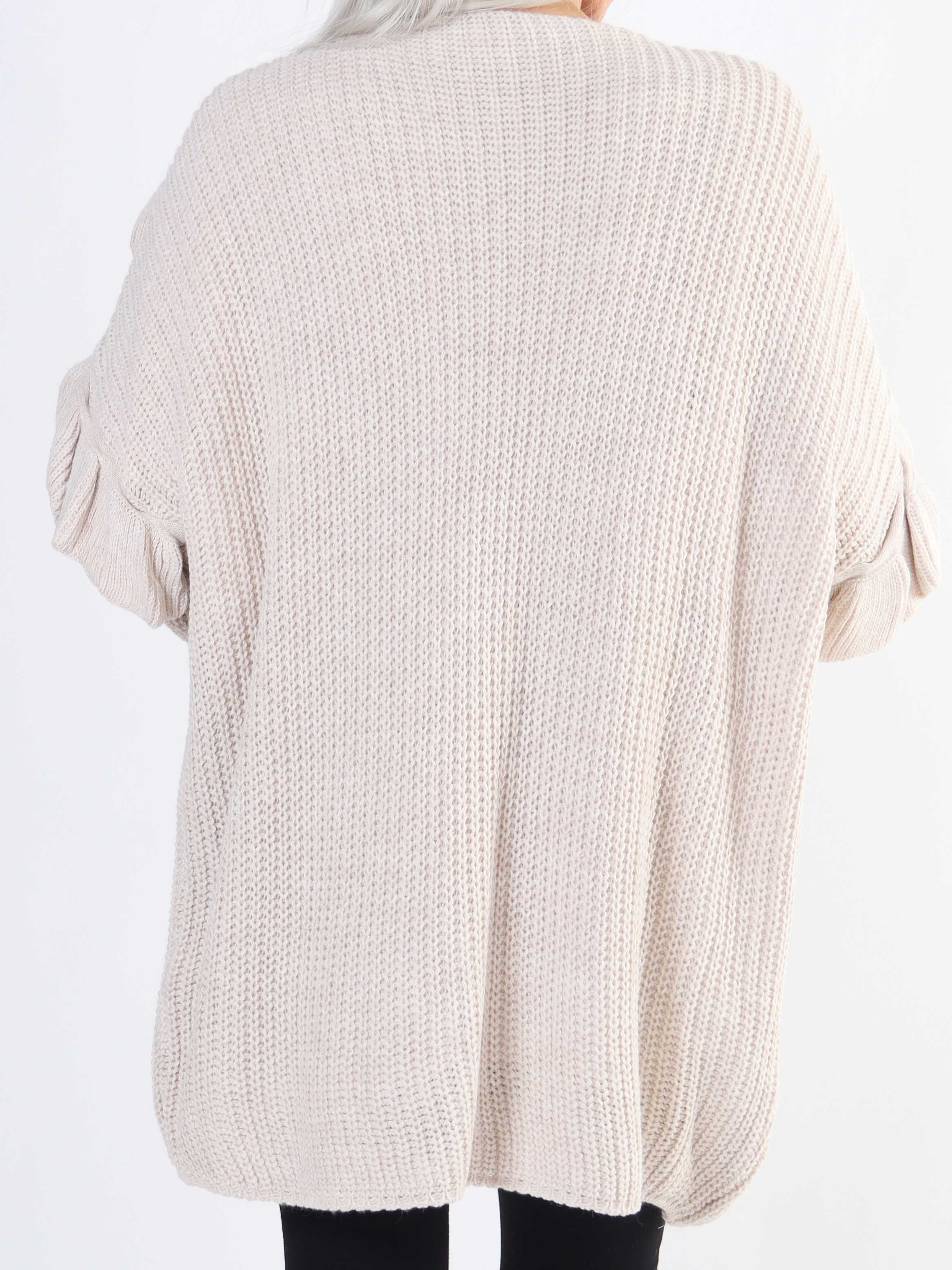 Ellis Cardigan - Lækker plus size strikcardigan med fine flæsedetaljer